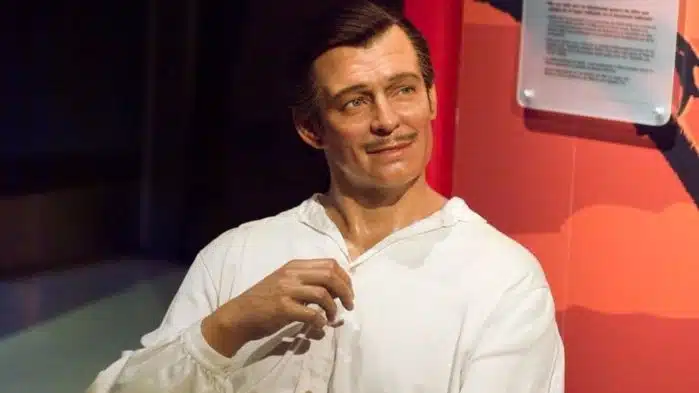 O bigode lápis é um bom estilo de Barba Vintage para inovar
