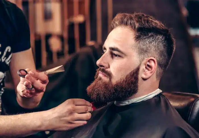 Como deixar sua barba impecável? O barbeiro ajuda muito Como deixar sua barba impecável? O barbeiro ajuda muito