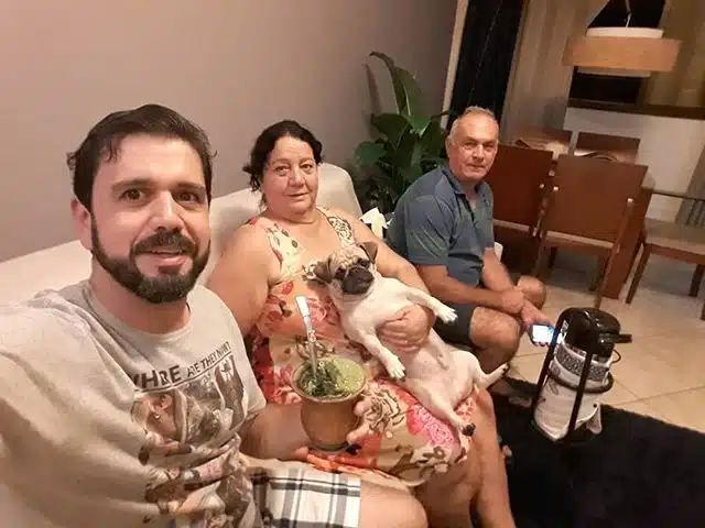 Como deixar sua barba impecável para a reunião de família? Só ser bem comportado Como deixar sua barba impecável para a reunião de família? Só ser bem comportado