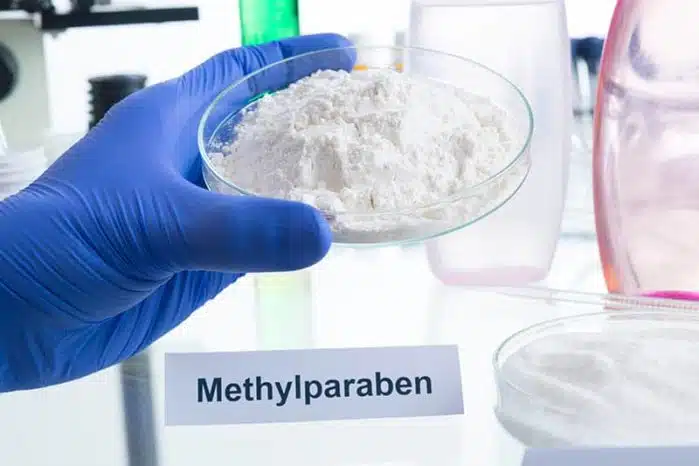 Os Parabenos, Petrolatos e Sulfatos causam efeitos diversos na barba