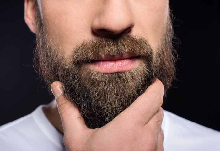 Passe um óleo a cada dois dias, e sua barba bonita está garantida