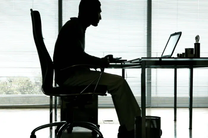 Mantenha as pernas retas na hora de Melhorar a Postura