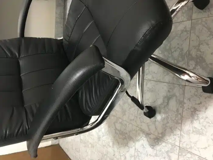 Para Melhorar a Postura, sente bem na cadeira