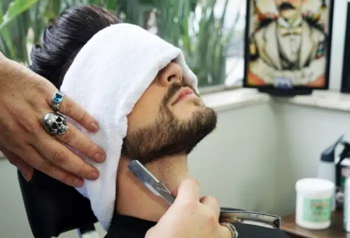 Saiba o que esperar de uma barbearia, de qualquer uma