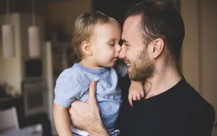 Quando as Crianças gostam da sua barba, é sinal de que está cuidando bem