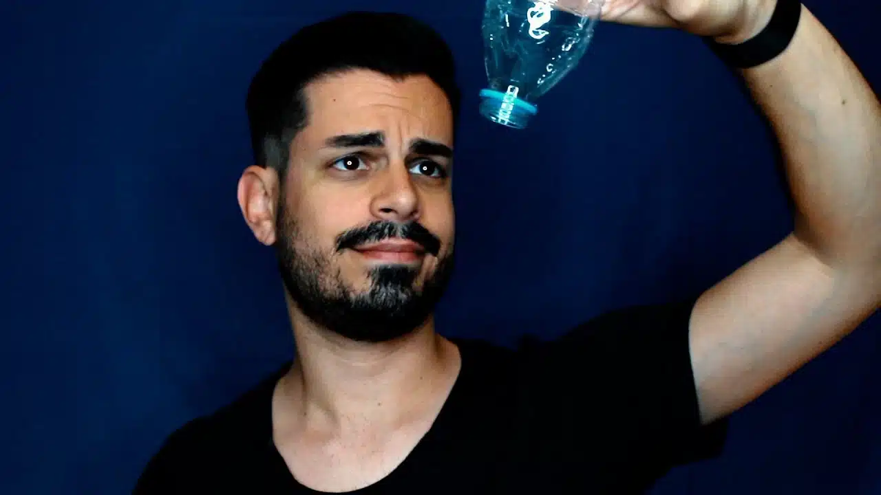 Os Cuidados com a pele também envolvem beber água constantemente
