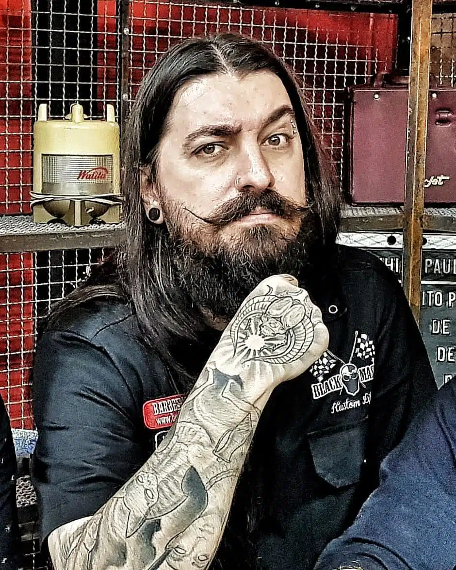 O Ale Barbalhada tem um dos Canais do Youtube sobre barba mais técnicos