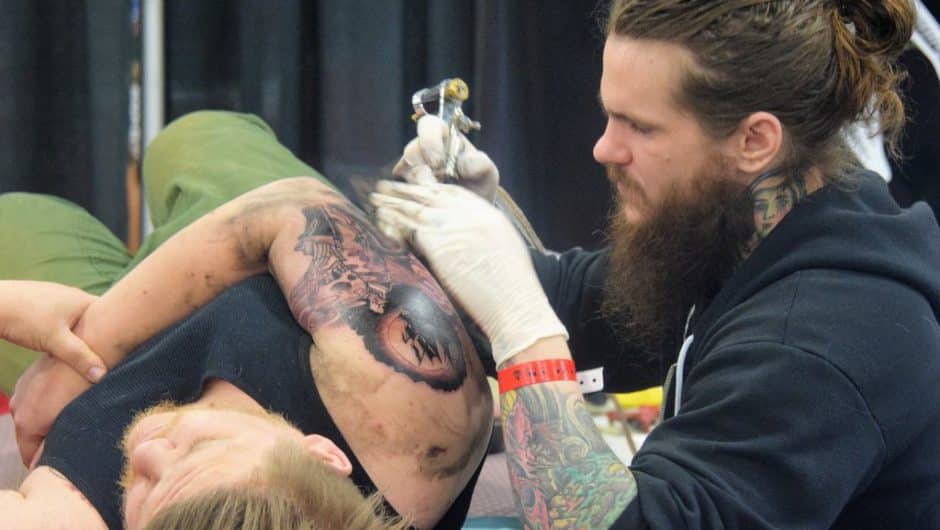 Se suas Dúvidas sobre tatuagem estão relacionadas ao profissional, pesquise bem e fique tranquilo