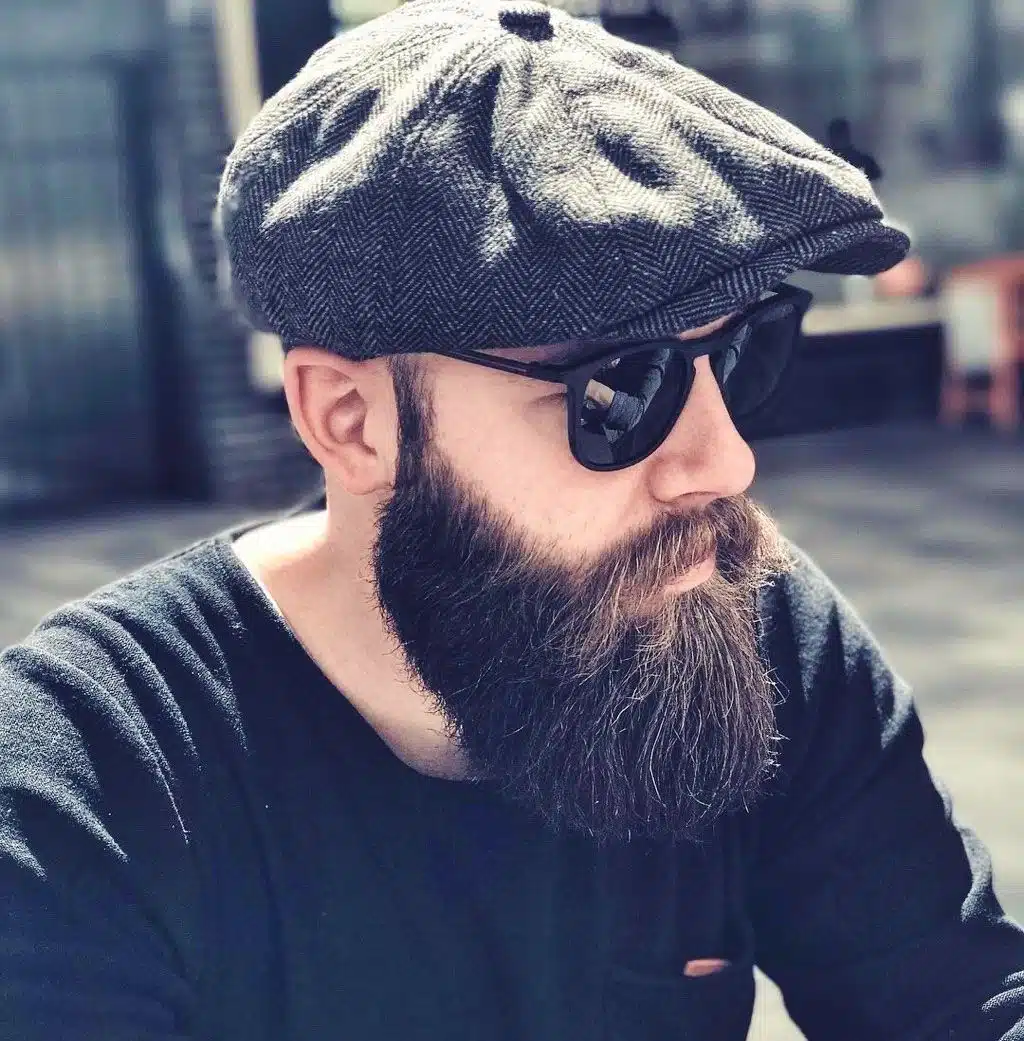 A Boina Masculina com barba cheia é o ideal
