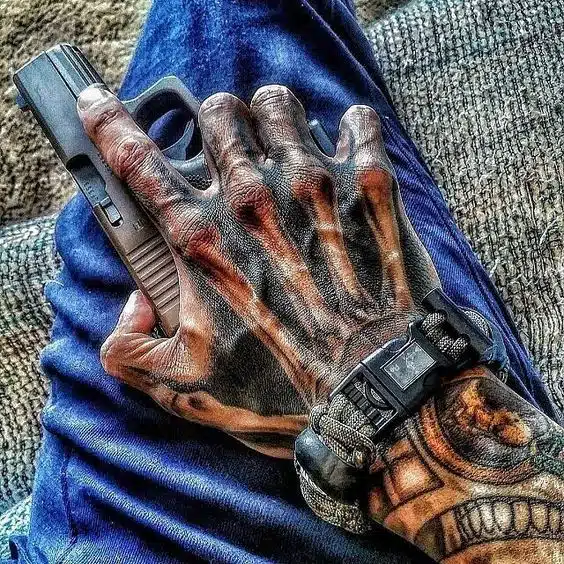 tatuagem na mão