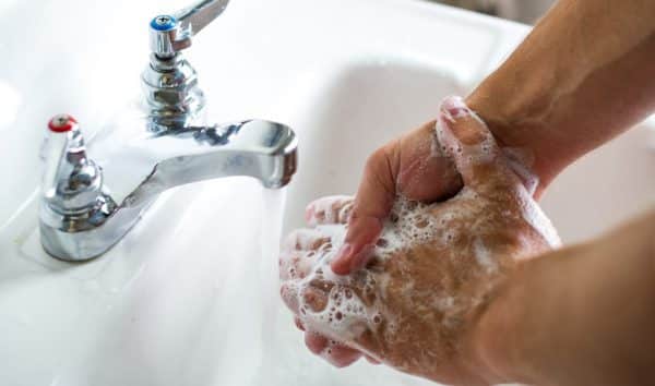 lave as mãos com frequência