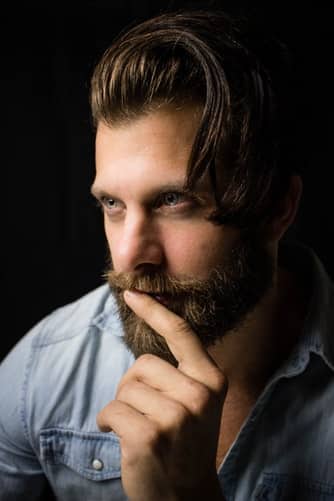 Estimular a barba crescer é um puta desafio. Aprenda a cuidar dele com a Beard.