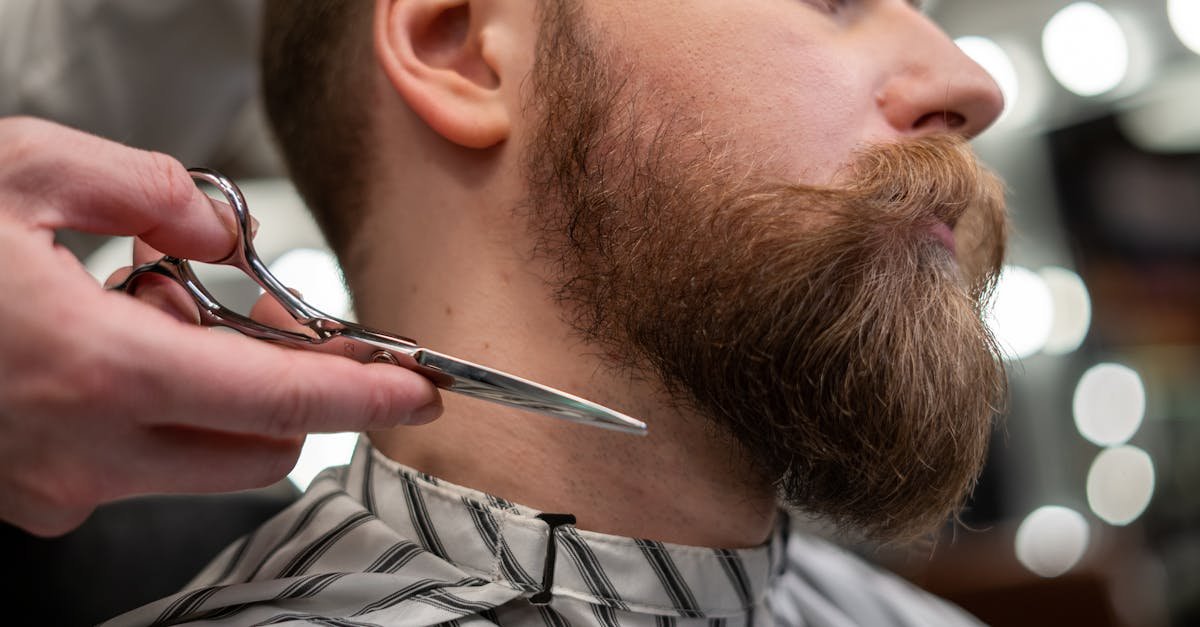 Acabamento de barba brasileira na barbearia
